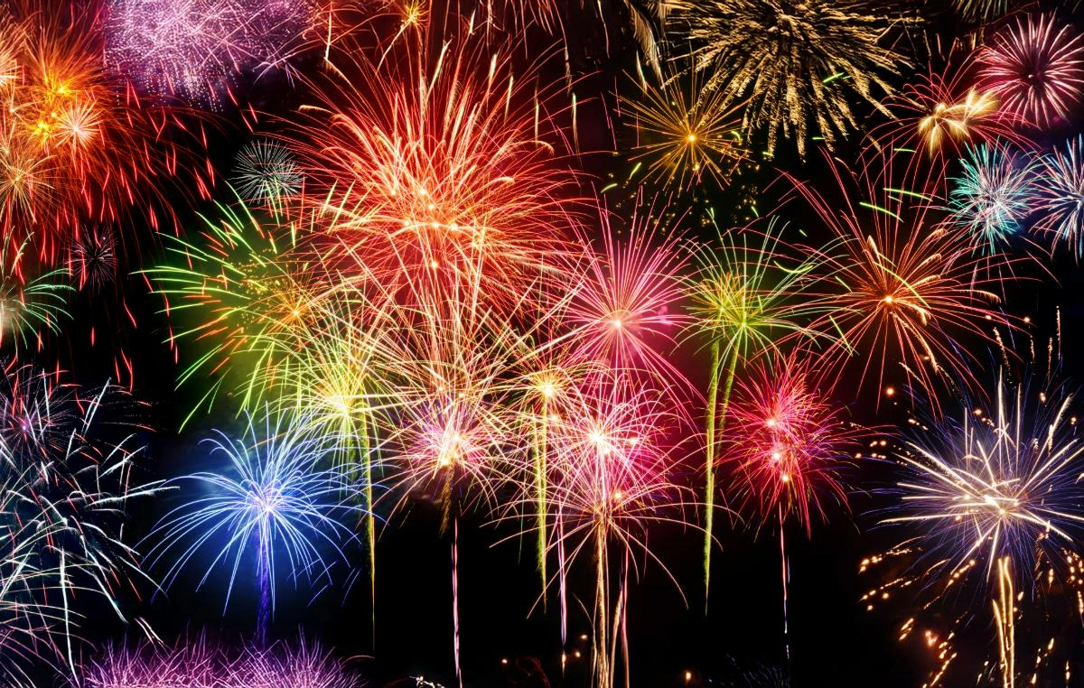 Pepperl+Fuchs wishes you a happy new year 2025! Colorful fireworks can be seen in the night sky.