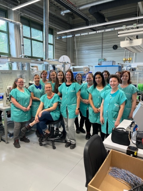 Family and career at Pepperl+Fuchs: Group photo of the colleagues in Hungary