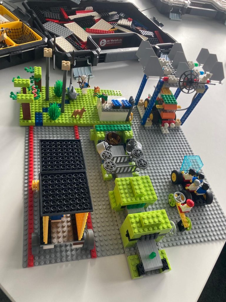 Workshop on environmental protection and sustainability at Pepperl+Fuchs: Close-up of a Lego model demonstrating various solutions.
