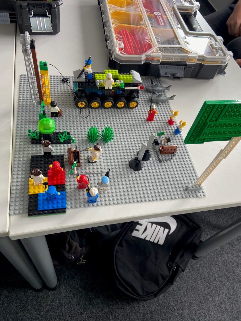 Workshop on environmental protection and sustainability at Pepperl+Fuchs: Close-up of a brick model demonstrating various solutions.