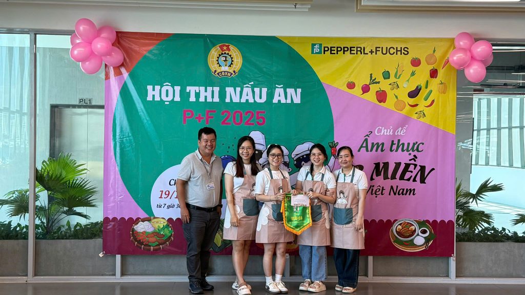 Cooking Competition at Pepperl+Fuchs Vietnam: Group photo of the third-place team.